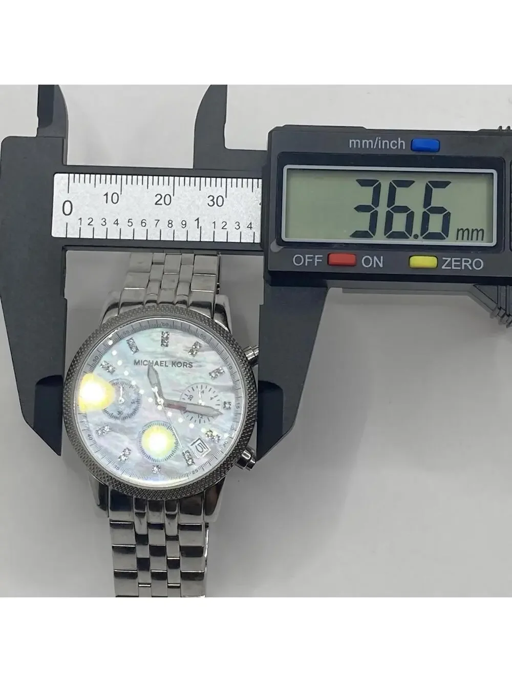 Women’s Michael Kors Ritz Mother Of Pearl Dial Chronograph Watch New Battery - Picture 7 of 9